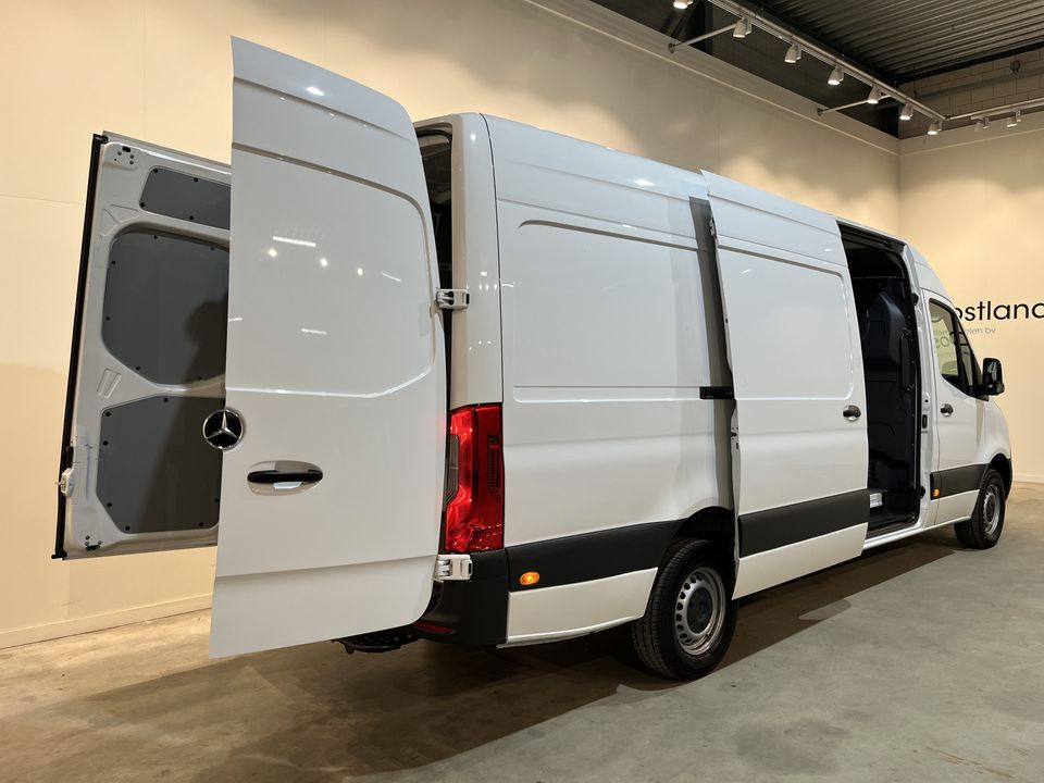 Mercedes-Benz Sprinter 317 CDI L3H2 RWD / Euro 6 / MBUX / Airco / Cruise Control / Camera / CarPlay / Trekhaak / 3-Zits / 8.000 KM !!