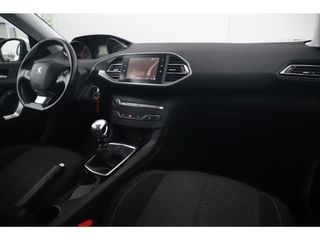 Peugeot 308 1.5 BlueHDi Blue Lease 131PK Navigatie Carplay Android Airco Cruise LED Elektrische Ramen