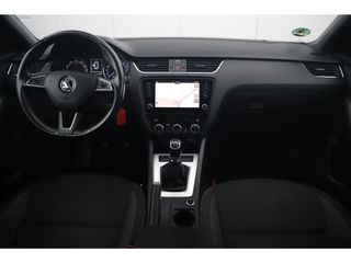 Škoda Octavia 1.0 TSI Greentech Business Edition 116PK Panoramadak 16 inch Panoramadak Navigatie Clima Cruise Parkeersensor Carplay Android LED