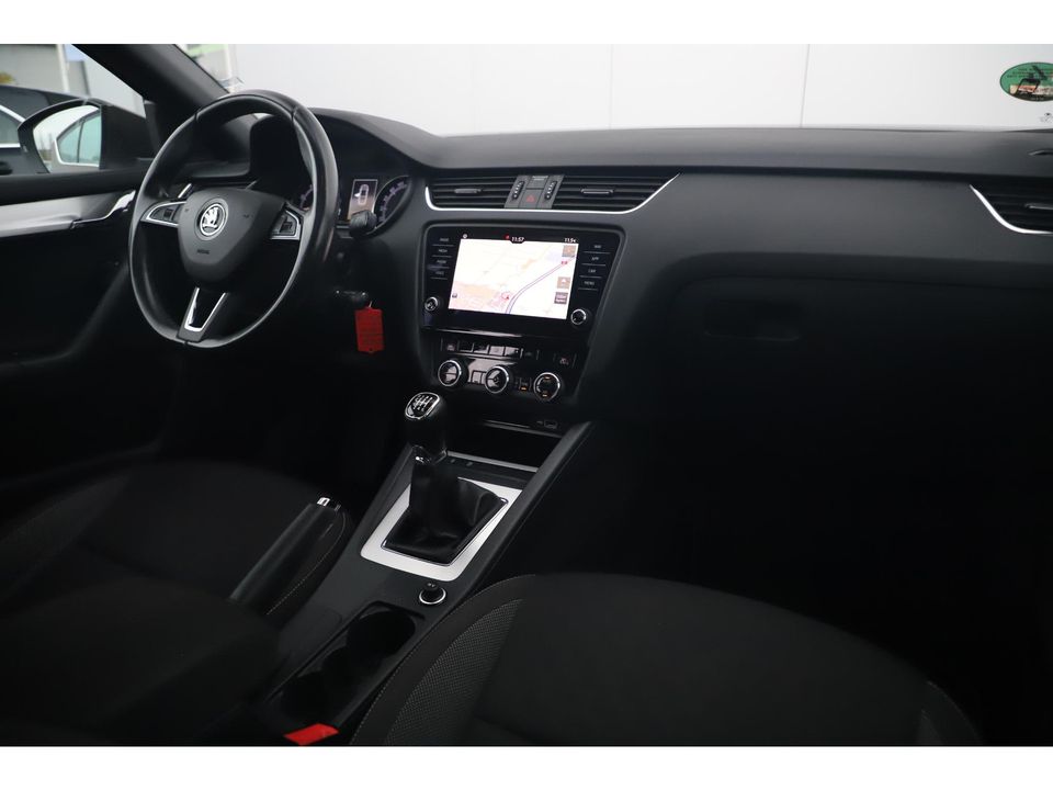 Škoda Octavia 1.0 TSI Greentech Business Edition 116PK Panoramadak 16 inch Panoramadak Navigatie Clima Cruise Parkeersensor Carplay Android LED