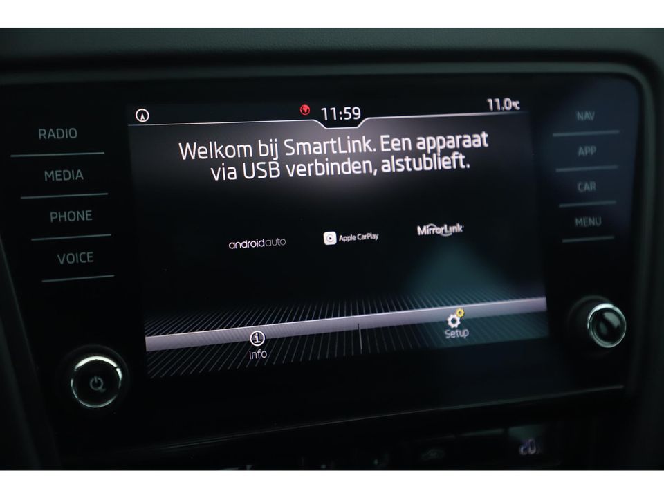 Škoda Octavia 1.0 TSI Greentech Business Edition 116PK Panoramadak 16 inch Panoramadak Navigatie Clima Cruise Parkeersensor Carplay Android LED