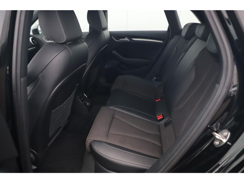 Audi A3 Sportback 30 TFSI Sport S Line Edition Automaat Black Optic Virtual Cockpit Half Leder Stoelverwarming 18 inch Navigatie Carplay Android Clima Cruise Parkeersensor