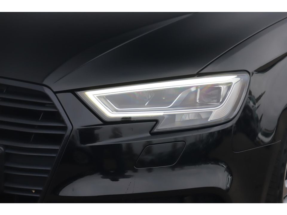 Audi A3 Sportback 30 TFSI Sport S Line Edition Automaat Black Optic Virtual Cockpit Half Leder Stoelverwarming 18 inch Navigatie Carplay Android Clima Cruise Parkeersensor