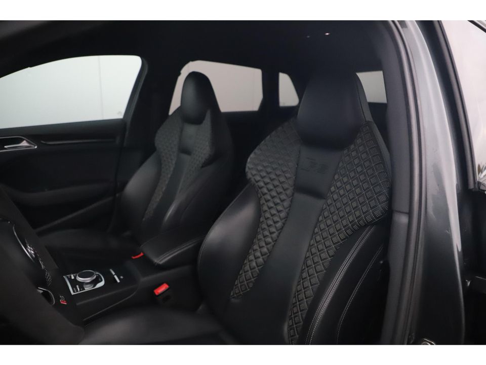 Audi RS3 Sportback 2.5 TFSI RS 3 quattro 400PK Automaat Black Optic Virtual RS Sportstoelen RS Sport Uitlaat Bang and Olufsen LED Matrix 19 inch LMV Navigatie Clima Stoelverwarming Cruise Parkeersensors Keyless Entry Carbon Inleg