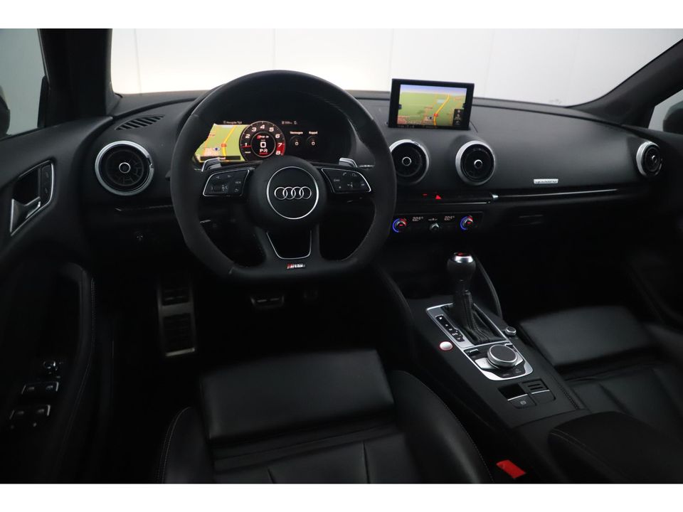 Audi RS3 Sportback 2.5 TFSI RS 3 quattro 400PK Automaat Black Optic Virtual RS Sportstoelen RS Sport Uitlaat Bang and Olufsen LED Matrix 19 inch LMV Navigatie Clima Stoelverwarming Cruise Parkeersensors Keyless Entry Carbon Inleg