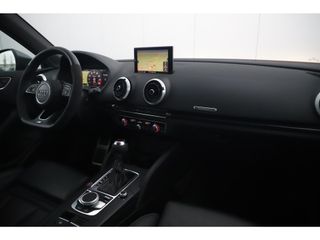 Audi RS3 Sportback 2.5 TFSI RS 3 quattro 400PK Automaat Black Optic Virtual RS Sportstoelen RS Sport Uitlaat Bang and Olufsen LED Matrix 19 inch LMV Navigatie Clima Stoelverwarming Cruise Parkeersensors Keyless Entry Carbon Inleg