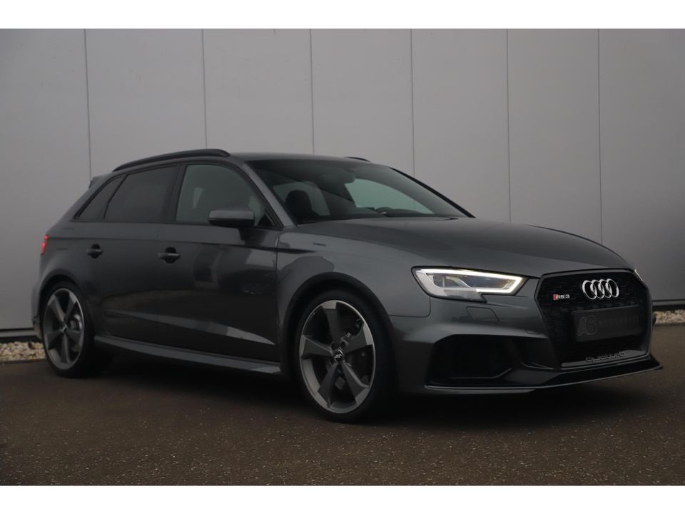 Audi RS3 Sportback 2.5 TFSI RS 3 quattro 400PK Automaat Black Optic Virtual RS Sportstoelen RS Sport Uitlaat Bang and Olufsen LED Matrix 19 inch LMV Navigatie Clima Stoelverwarming Cruise Parkeersensors Keyless Entry Carbon Inleg