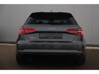 Audi RS3 Sportback 2.5 TFSI RS 3 quattro 400PK Automaat Black Optic Virtual RS Sportstoelen RS Sport Uitlaat Bang and Olufsen LED Matrix 19 inch LMV Navigatie Clima Stoelverwarming Cruise Parkeersensors Keyless Entry Carbon Inleg