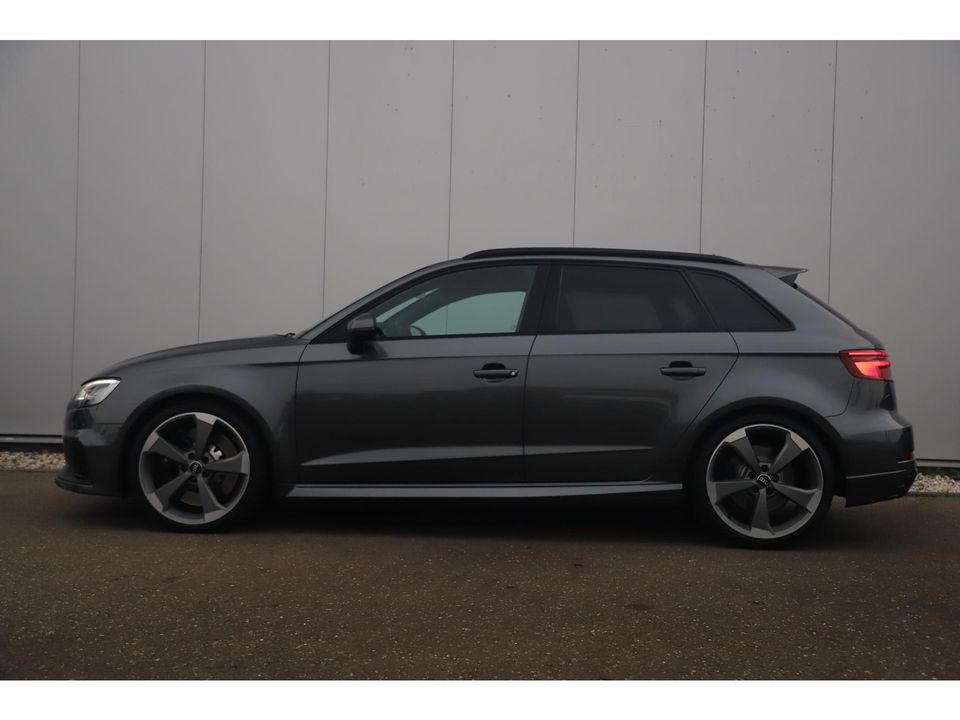 Audi RS3 Sportback 2.5 TFSI RS 3 quattro 400PK Automaat Black Optic Virtual RS Sportstoelen RS Sport Uitlaat Bang and Olufsen LED Matrix 19 inch LMV Navigatie Clima Stoelverwarming Cruise Parkeersensors Keyless Entry Carbon Inleg