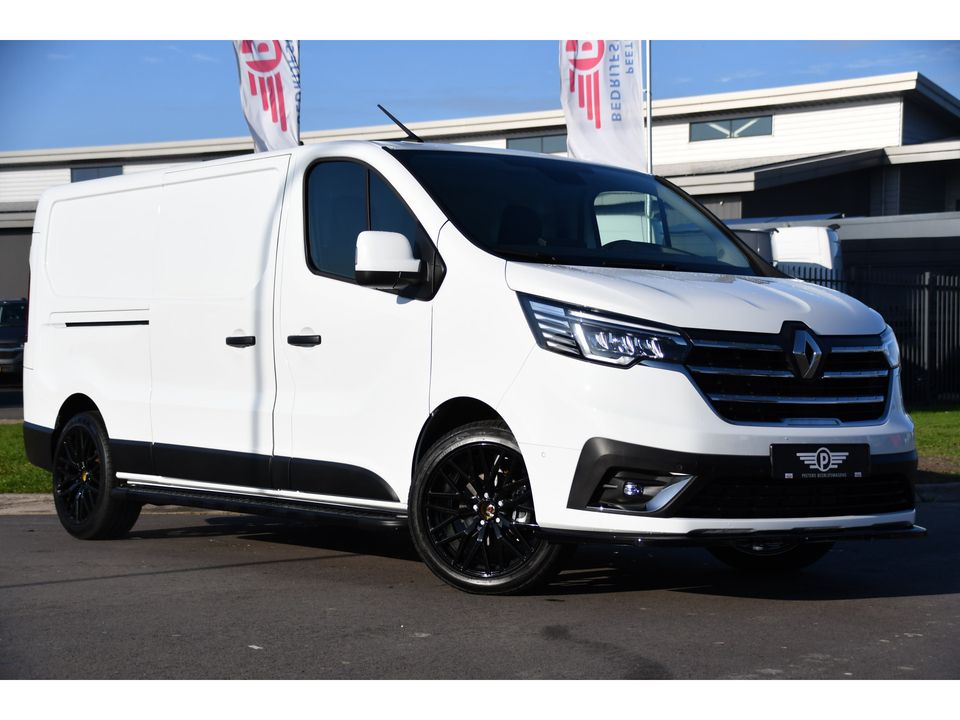 Renault Trafic 2.0 dCi 150 T30 L2H1 Black & White Edition Camera, Cruise, Automaat, Sensoren, Carplay, Multimedia, 150PK,  UNIEK!