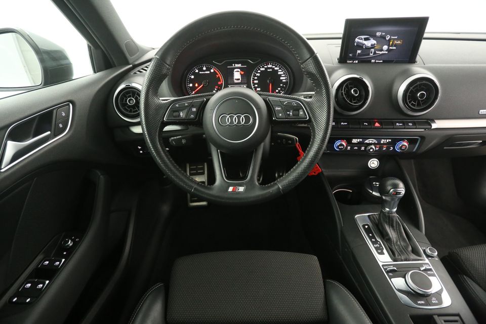 Audi A3 30 TFSI S-line Automaat LED Clima Cruise Bluetooth PDC Navi 18"LMV