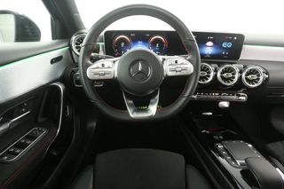 Mercedes-Benz A-Klasse 250e AMG 262PK Automaat Pano Sfeer Clima Cruise Camera Virtual Navi 18"LMV LED PDC