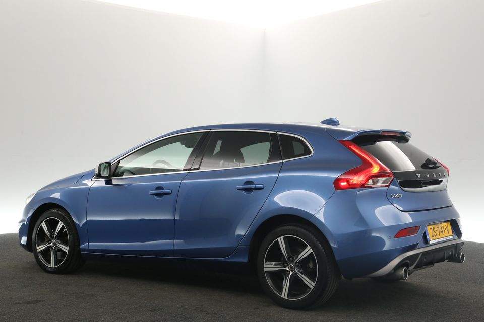 Volvo V40 1.5 T3 | R-design 153PK Automaat Pano-View Clima Camera Cruise PDC Navi LED 17"LMV