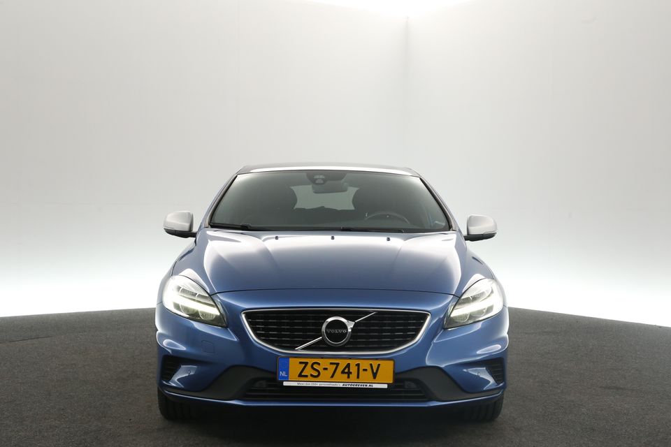 Volvo V40 1.5 T3 | R-design 153PK Automaat Pano-View Clima Camera Cruise PDC Navi LED 17"LMV