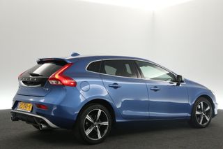 Volvo V40 1.5 T3 | R-design 153PK Automaat Pano-View Clima Camera Cruise PDC Navi LED 17"LMV