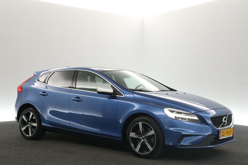 Volvo V40 1.5 T3 | R-design 153PK Automaat Pano-View Clima Camera Cruise PDC Navi LED 17"LMV