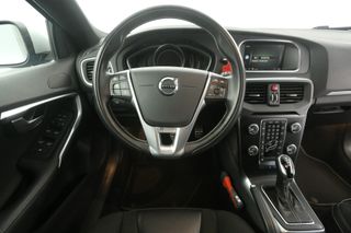 Volvo V40 1.5 T3 | R-design 153PK Automaat Pano-View Clima Camera Cruise PDC Navi LED 17"LMV