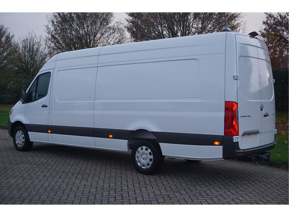 Mercedes-Benz Sprinter 319CDI L4H2 Automaat 10.25" Mbux, 360° Cam, LED,, Distronic, Standkachel, 3T trekhaak!! Nr. T02*