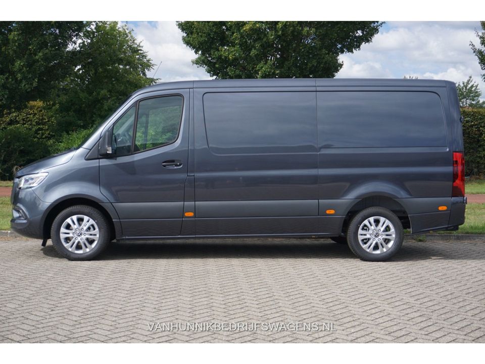 Mercedes-Benz Sprinter 319CDI Select L2H1 10.25" Mbux, ACC, LED, 3.5T Trekhaak, 17" LM!! NR. R968**