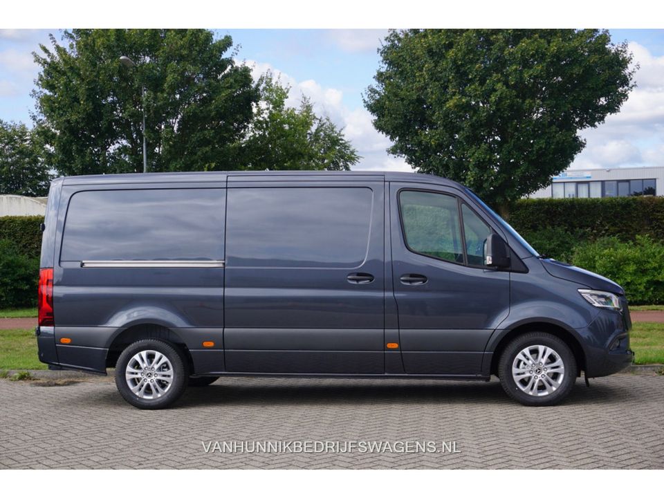 Mercedes-Benz Sprinter 319CDI Select L2H1 10.25" Mbux, ACC, LED, 3.5T Trekhaak, 17" LM!! NR. R968**