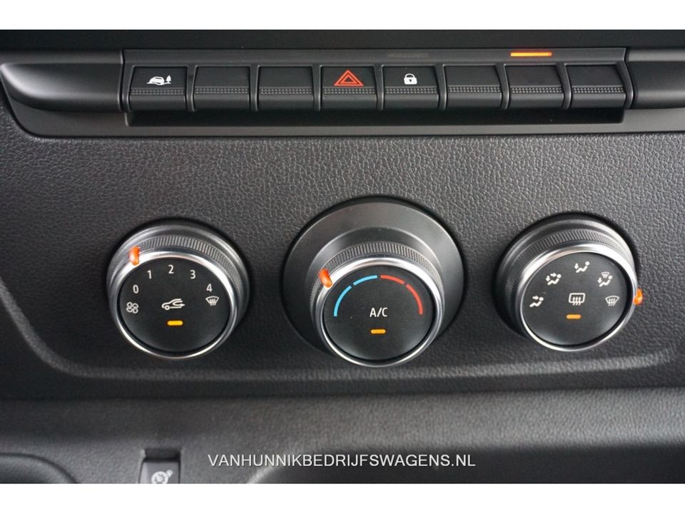 Renault Master Renault Master T35 2.3 145PK Open Laadbak Airco, Cruise, Navi!! NR. P02*