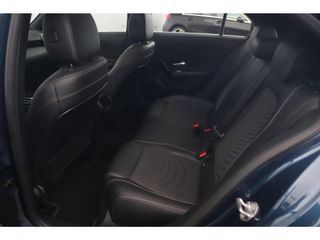 Mercedes-Benz A-Klasse 180 Business Solution Automaat Panoramadak Sportstoelen Half Leder Widescreen Navigatie Clima Cruise Carplay Android 16 inch LMV Parkeersensors