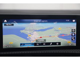 Mercedes-Benz A-Klasse 180 Business Solution Automaat Panoramadak Sportstoelen Half Leder Widescreen Navigatie Clima Cruise Carplay Android 16 inch LMV Parkeersensors