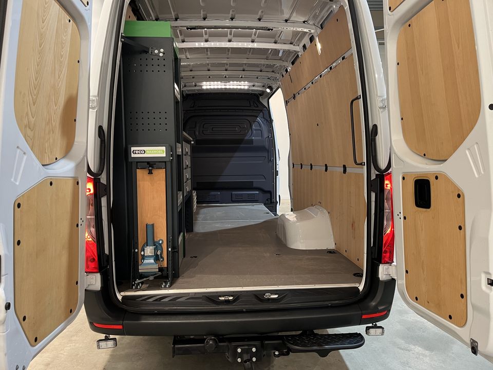 Mercedes-Benz Sprinter 515 CDI L3H2 RWD Automaat / Euro 6 / GVW 5.000 KG / Trekhaak 3500 KG / Dubbel Lucht / Tacho / Airco /  Camera / 2.100 KM !! C-Rijbewijs