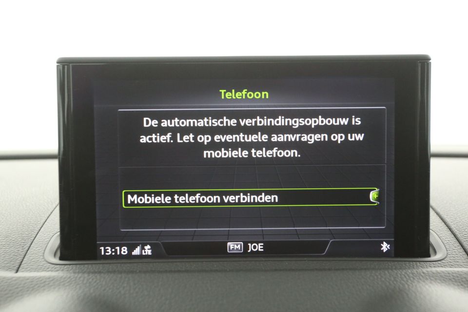 Audi A3 Limousine 30 TFSI S-line Automaat Clima Cruise PDC Bluetooth Navi LED 18"LMV