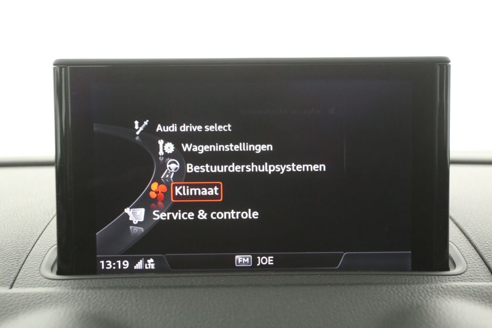 Audi A3 Limousine 30 TFSI S-line Automaat Clima Cruise PDC Bluetooth Navi LED 18"LMV