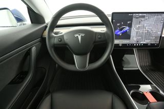 Tesla Model 3 Standard RWD Plus 60 kWh 238PK Automaat Autopilot Pano Camera Cruise Clima Virtual Leder LED Trekhaak