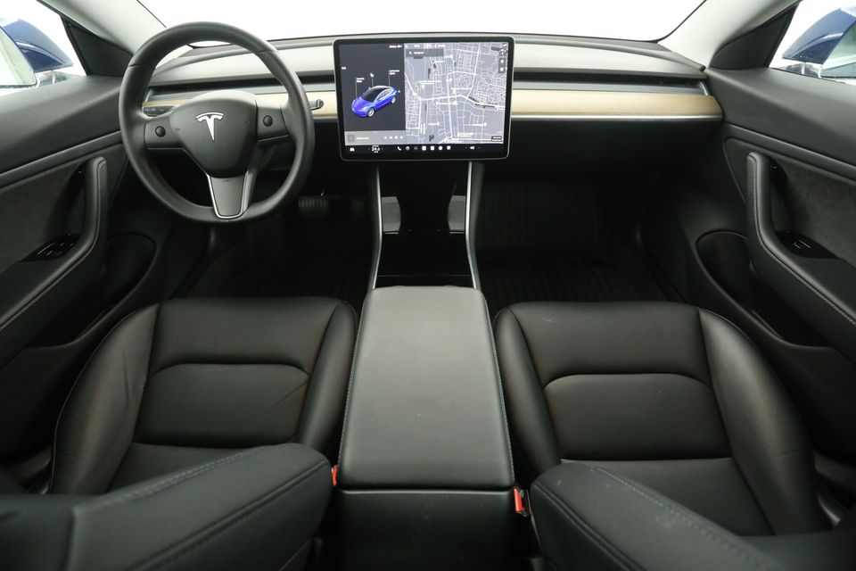 Tesla Model 3 Standard RWD Plus 60 kWh 238PK Automaat Autopilot Pano Camera Cruise Clima Virtual Leder LED Trekhaak