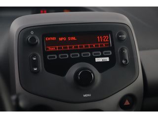 Peugeot 108 1.0 e-VTi Active Radio Bluetooth Airco Elektrische Ramen LED Dagrijverlichting