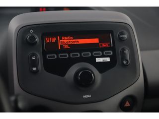 Peugeot 108 1.0 e-VTi Active Radio Bluetooth Airco Elektrische Ramen LED Dagrijverlichting