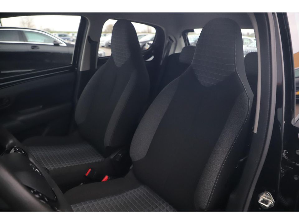 Peugeot 108 1.0 e-VTi Active Radio Bluetooth Airco Elektrische Ramen LED Dagrijverlichting