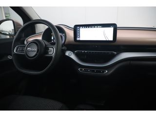 Fiat 500 Icon 42 kWh Automaat Panoramadak Navigatie LED Carplay Android Bluetooth 16 inch LMV Clima Cruise Parkeersensor