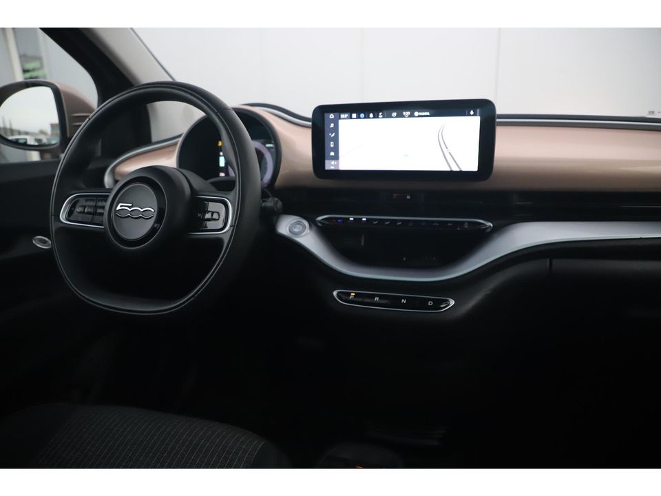 Fiat 500 Icon 42 kWh Automaat Panoramadak Navigatie LED Carplay Android Bluetooth 16 inch LMV Clima Cruise Parkeersensor