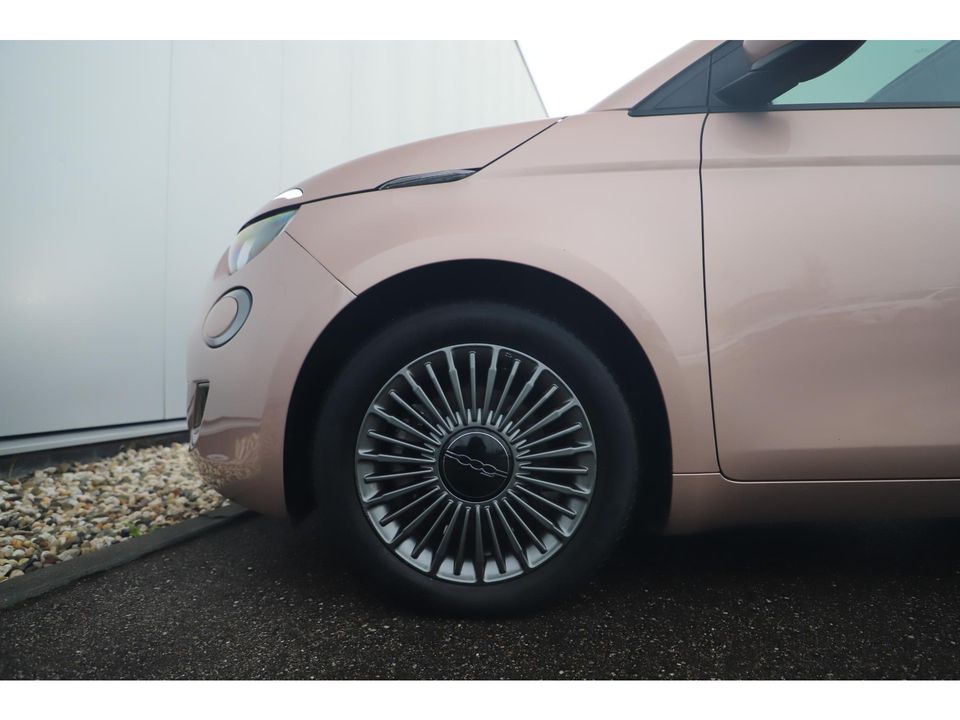 Fiat 500 Icon 42 kWh Automaat Panoramadak Navigatie LED Carplay Android Bluetooth 16 inch LMV Clima Cruise Parkeersensor