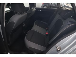 Škoda Fabia Combi 1.0 TSI Ambition 95PK Trekhaak Navigatie Carplay Android Bluetooth Airco Cruise Parkeersensor