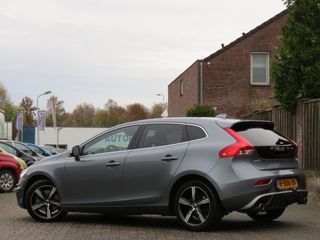 Volvo V40 1.5 T3 Polar+ Sport R-Design AUTOMAAT | TREKHAAK | PANORAMADAK | HARMAN/KARDON | DEALER ONDERHOUDEN | FULL LED KOPLAMPEN