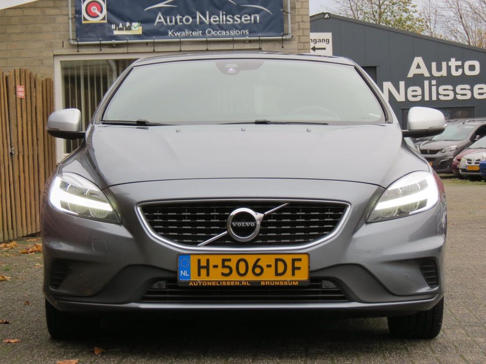 Volvo V40 1.5 T3 Polar+ Sport R-Design AUTOMAAT | TREKHAAK | PANORAMADAK | HARMAN/KARDON | DEALER ONDERHOUDEN | FULL LED KOPLAMPEN