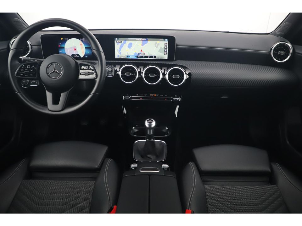 Mercedes-Benz A-Klasse 160 Business Solution Widescreen Half Leder 19 inch AMG Look Velgen Navigatie Achteruitrijcamera Carplay Android Clima Cruise Parkeersensor