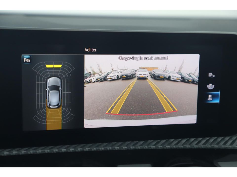 Mercedes-Benz A-Klasse 160 Business Solution Widescreen Half Leder 19 inch AMG Look Velgen Navigatie Achteruitrijcamera Carplay Android Clima Cruise Parkeersensor