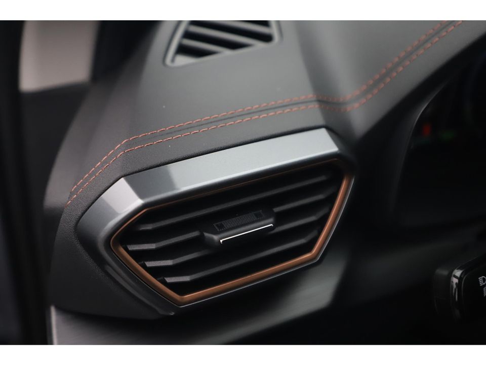 CUPRA Formentor 1.4 TSI e-Hybrid Essential 204PK DSG Automaat Virtual 18 inch Black Optic Keyless Full LED Half Leder Carplay Android Navigatie Parkeersensor Stuur & Stoelverwarming Dealer Onderhouden!