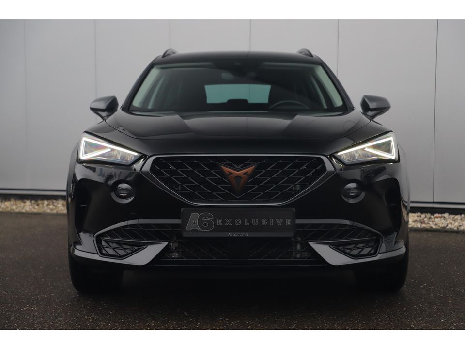 CUPRA Formentor 1.4 e-Hybrid Adrenaline 204PK DSG Automaat Virtual 18 inch Black Optic Keyless Achteruitrijcamera Full LED Half Leder Carplay Android Navigatie Parkeersensor Stuur & Stoelverwarming Dealer Onderhouden!