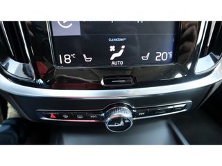 Volvo V60 2.0 T5 Momentum | Leder | Led | Media | Elelktr a klep