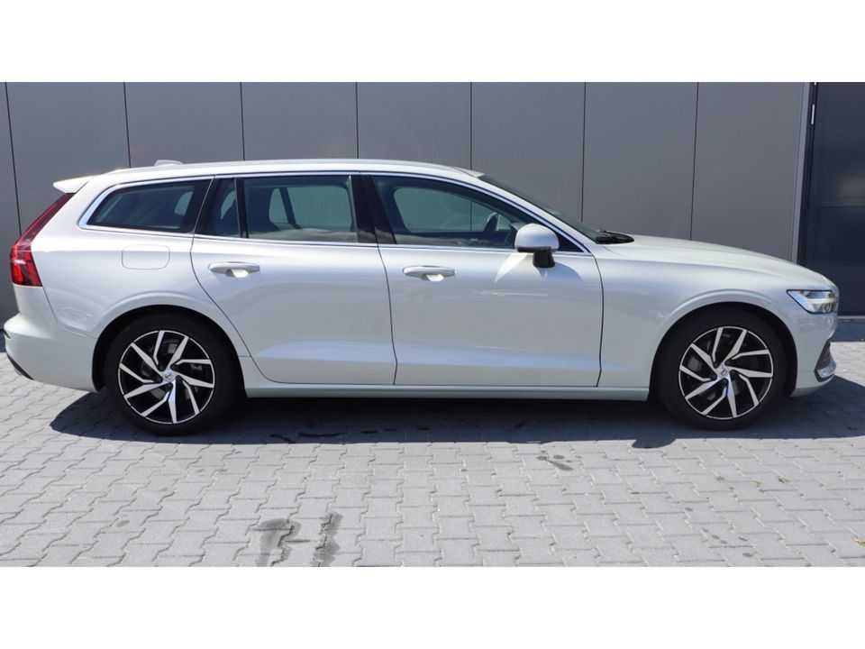 Volvo V60 2.0 T5 Momentum | Leder | Led | Media | Elelktr a klep