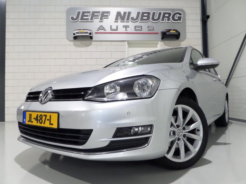 Volkswagen Golf 1.2 TSI Highline Connected Series "Origineel NL!" Apple-carplay Camera, van 2e eigenaar in zeer nette staat!