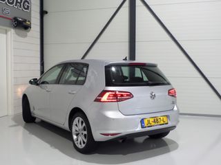 Volkswagen Golf 1.2 TSI Highline Connected Series "Origineel NL!" Apple-carplay Camera, van 2e eigenaar in zeer nette staat!