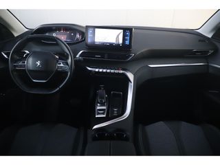 Peugeot 5008 1.2 PureTech Blue Lease Allure 131PK 7 Persoons Keyless Half Leder Virtual Cockpit Navigatie Camera Carplay Android Elektrische Achterklep 19 inch LMV